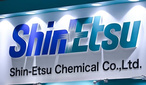 大陽線で相場急変！AI半導体を支える「化成品株」、バブル高値も視野に
